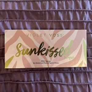 VIOLET VOSS EYESHADOW PALLETTE. BRAND NEW NEVER USED.